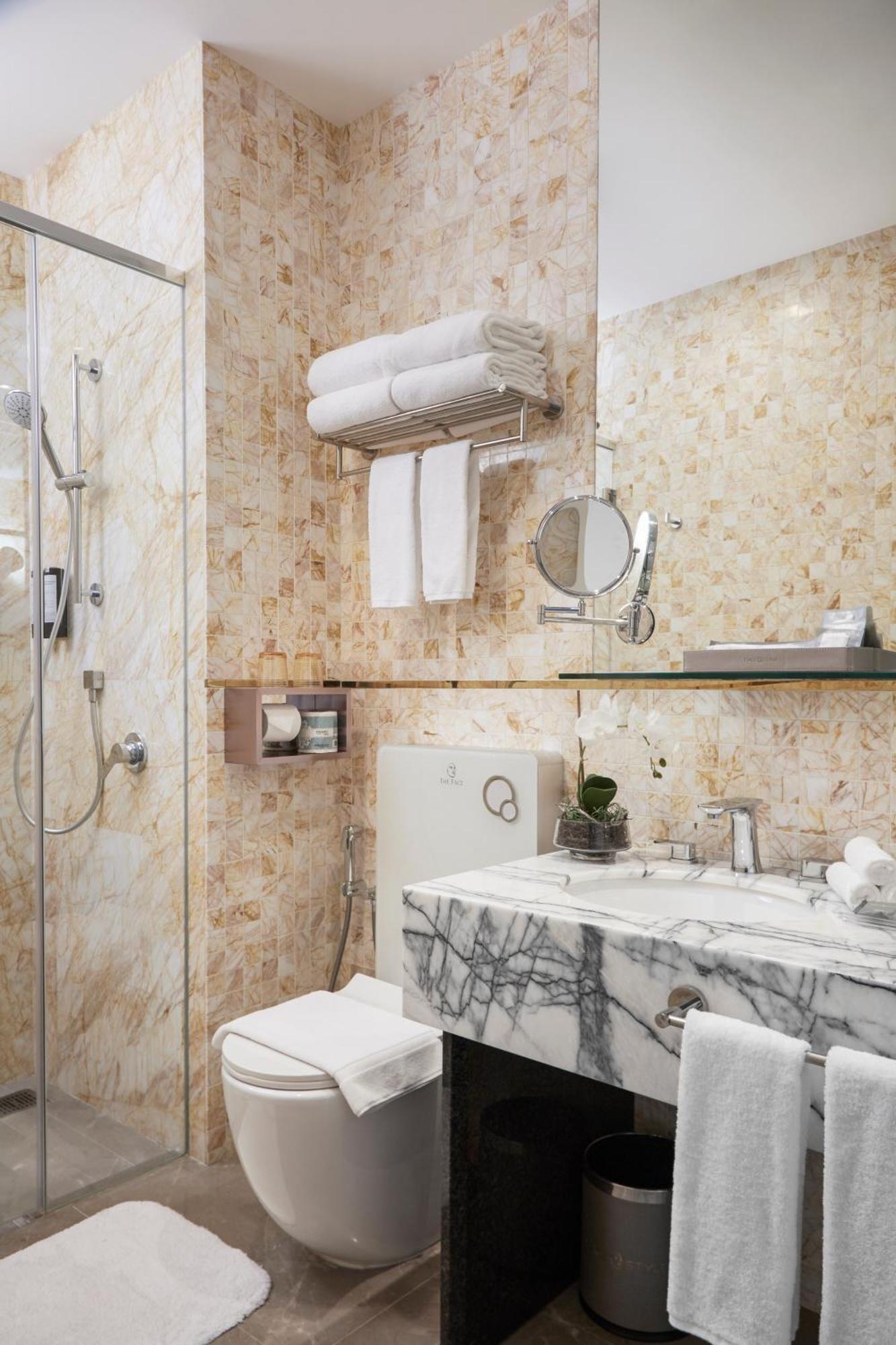The Face Style Hotel Куала Лумпур Екстериор снимка Bathroom