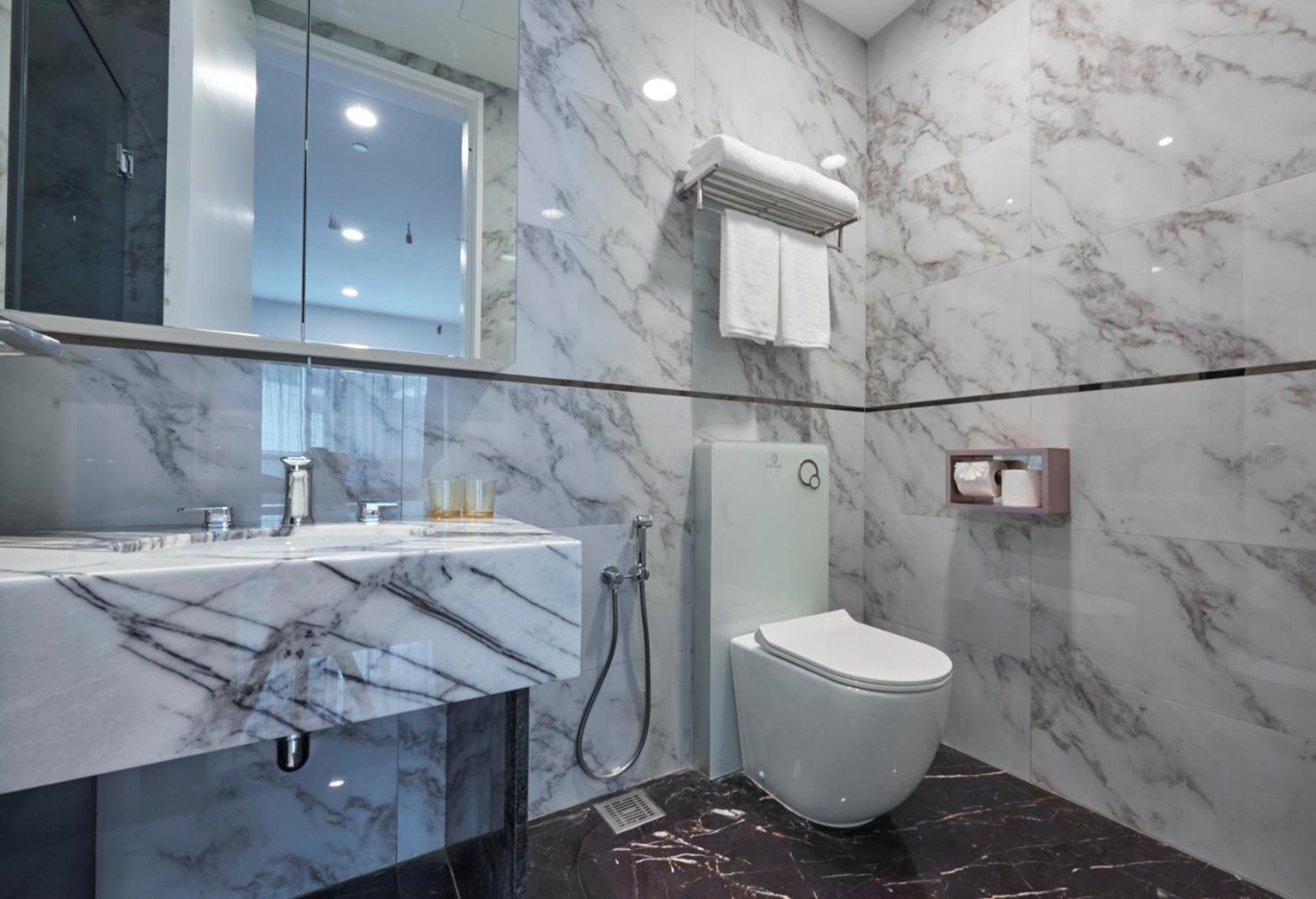 The Face Style Hotel Куала Лумпур Екстериор снимка Bathroom