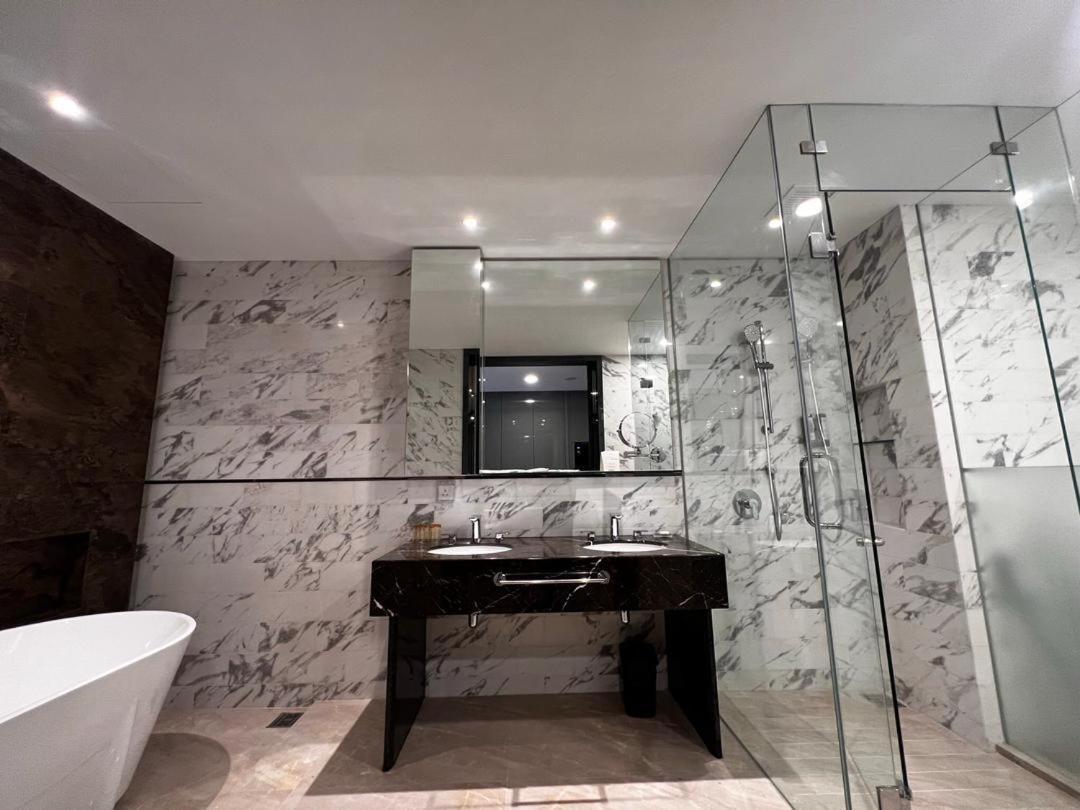 The Face Style Hotel Куала Лумпур Екстериор снимка Bathroom