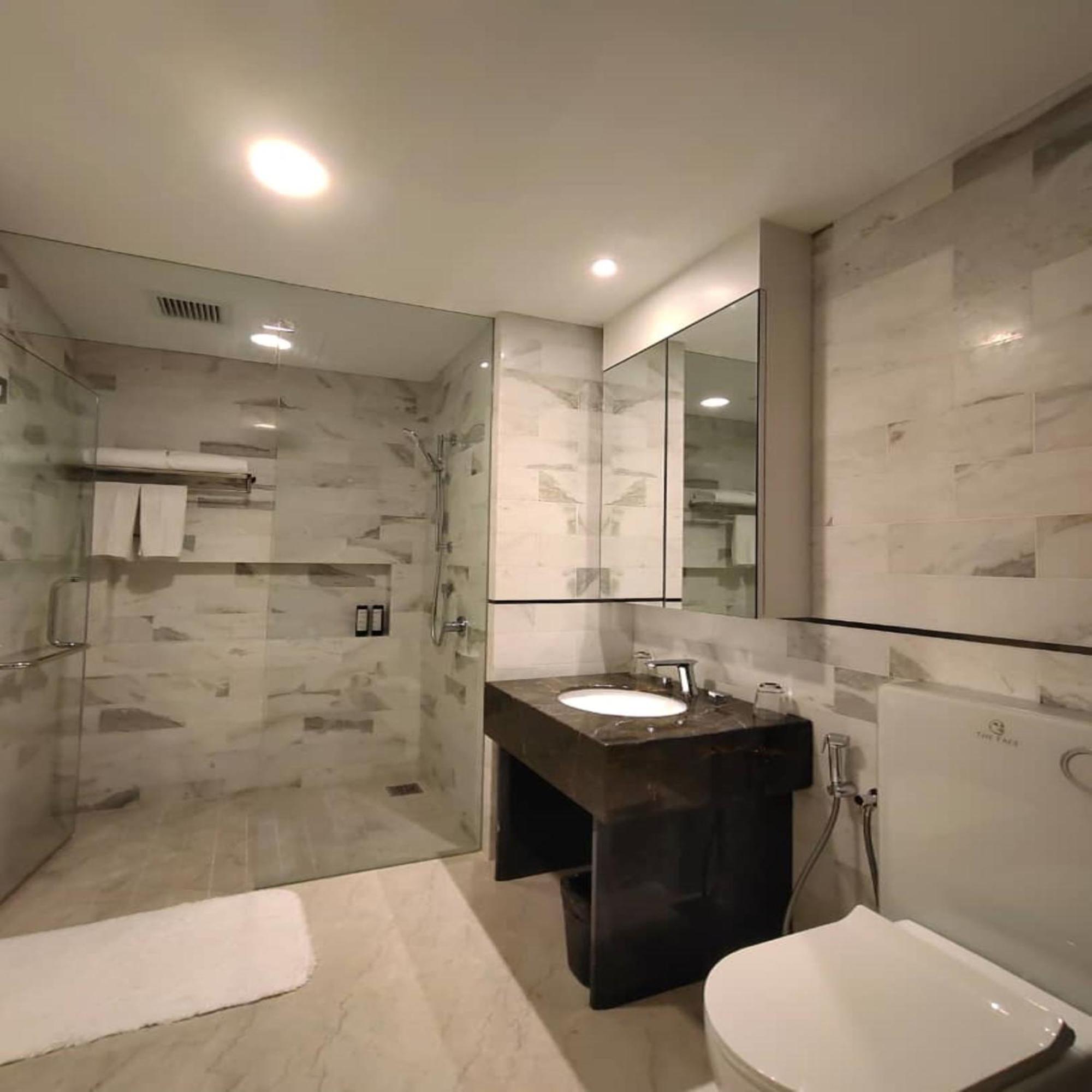 The Face Style Hotel Куала Лумпур Екстериор снимка A bathroom in a hotel