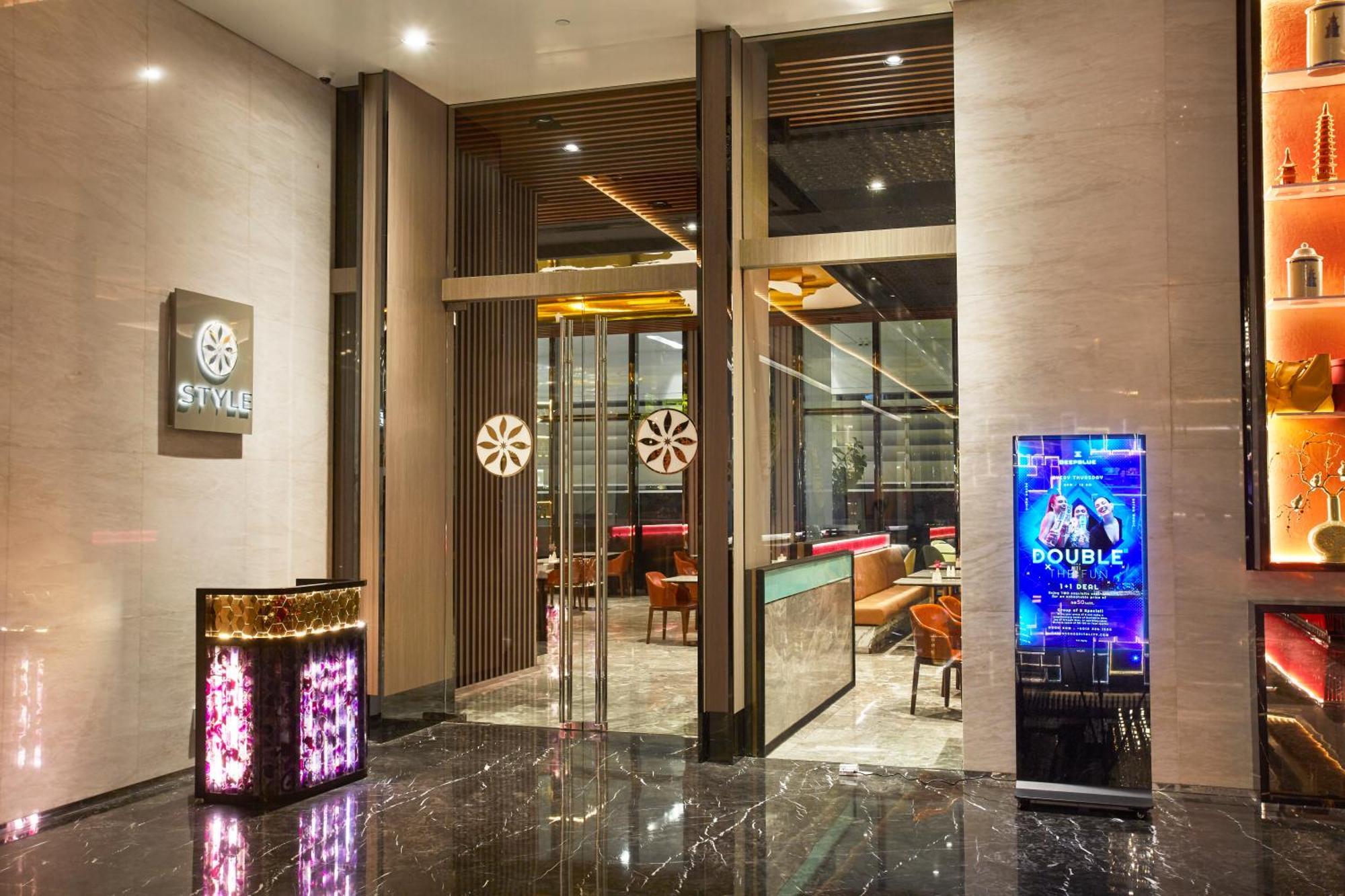 The Face Style Hotel Куала Лумпур Екстериор снимка Entrance of Double Club